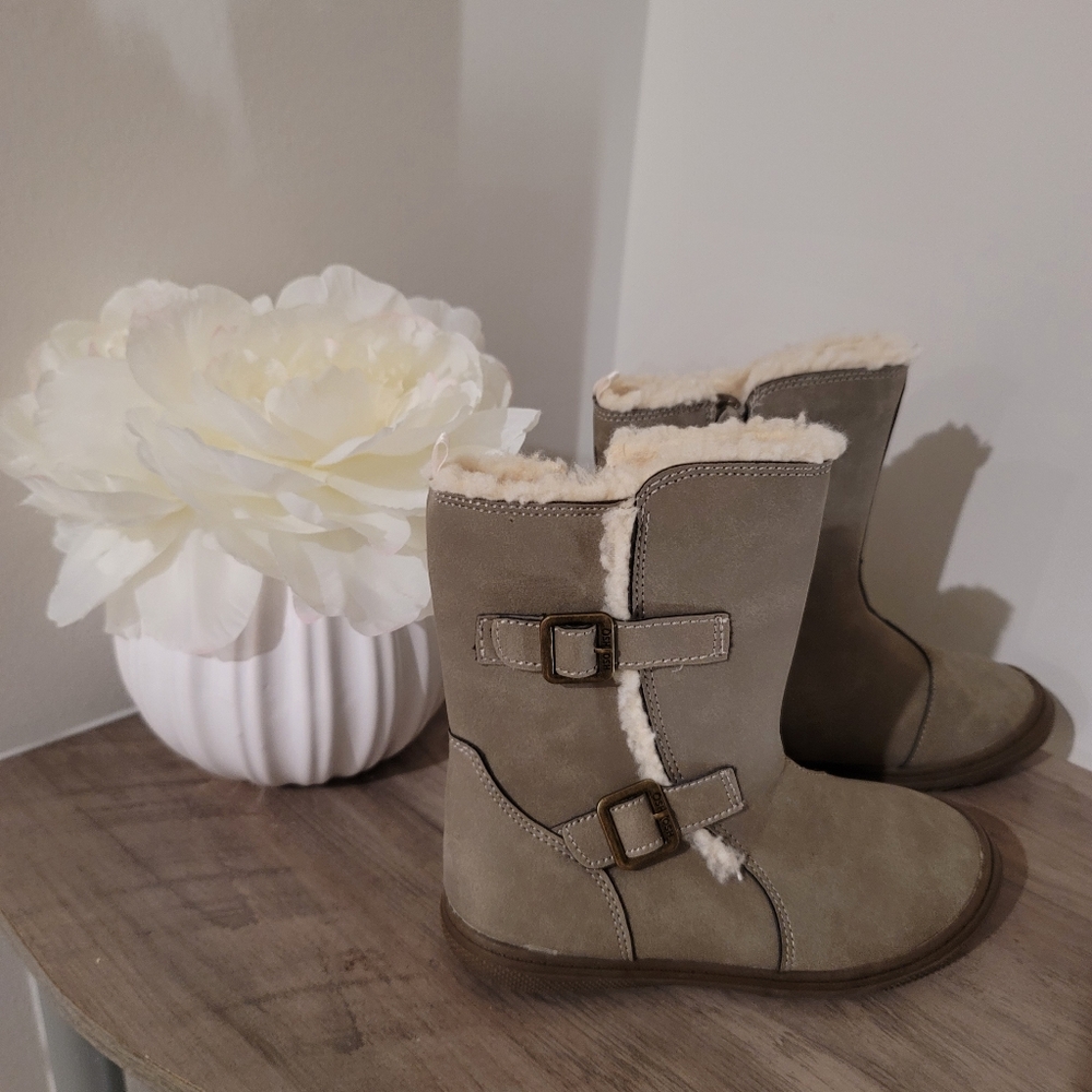 OshKosh B Gosh Boys Girls Boots Size 12M Taupe Shoes Faux fur -New without tags
